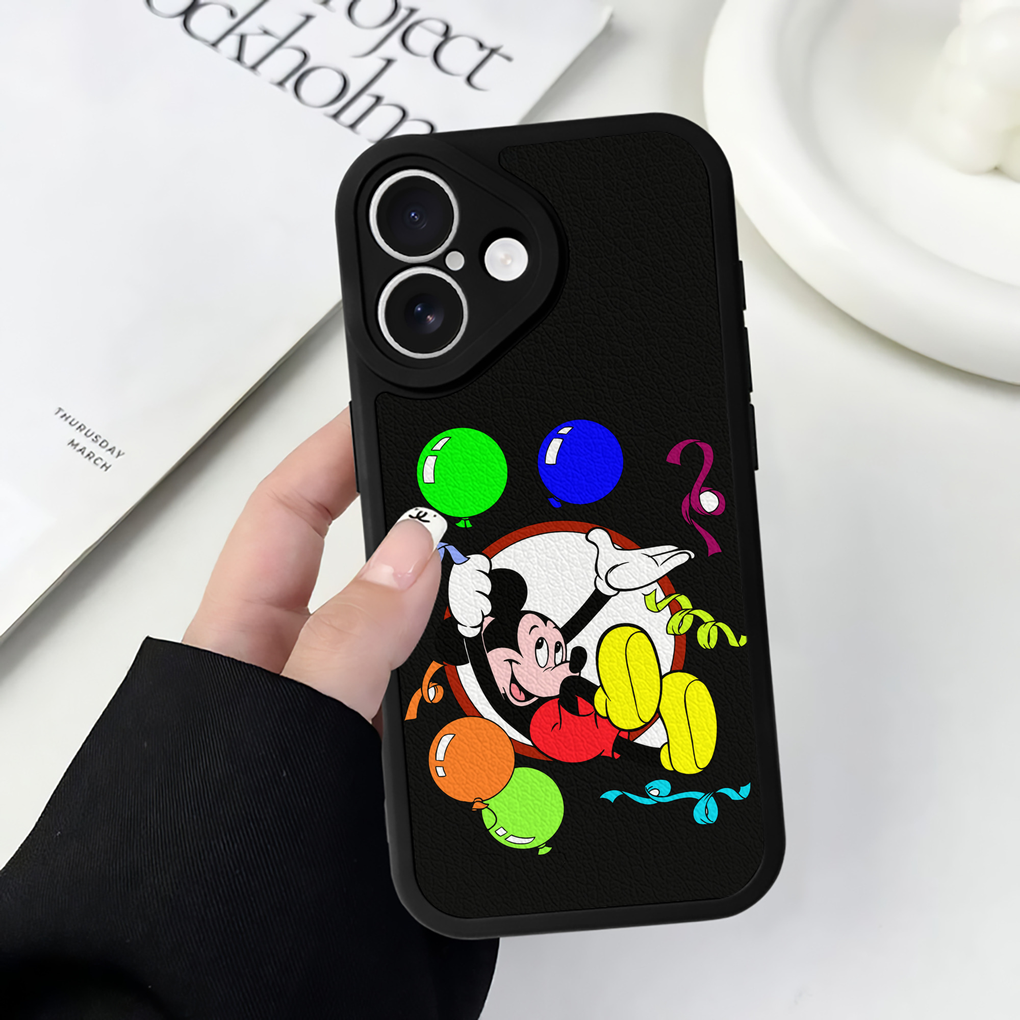（画像用） ミッキーマウス Mickey Mouse 【iPhone 16シリーズ対応】シリコンスマホケース（レザー調） 材質：シリコン